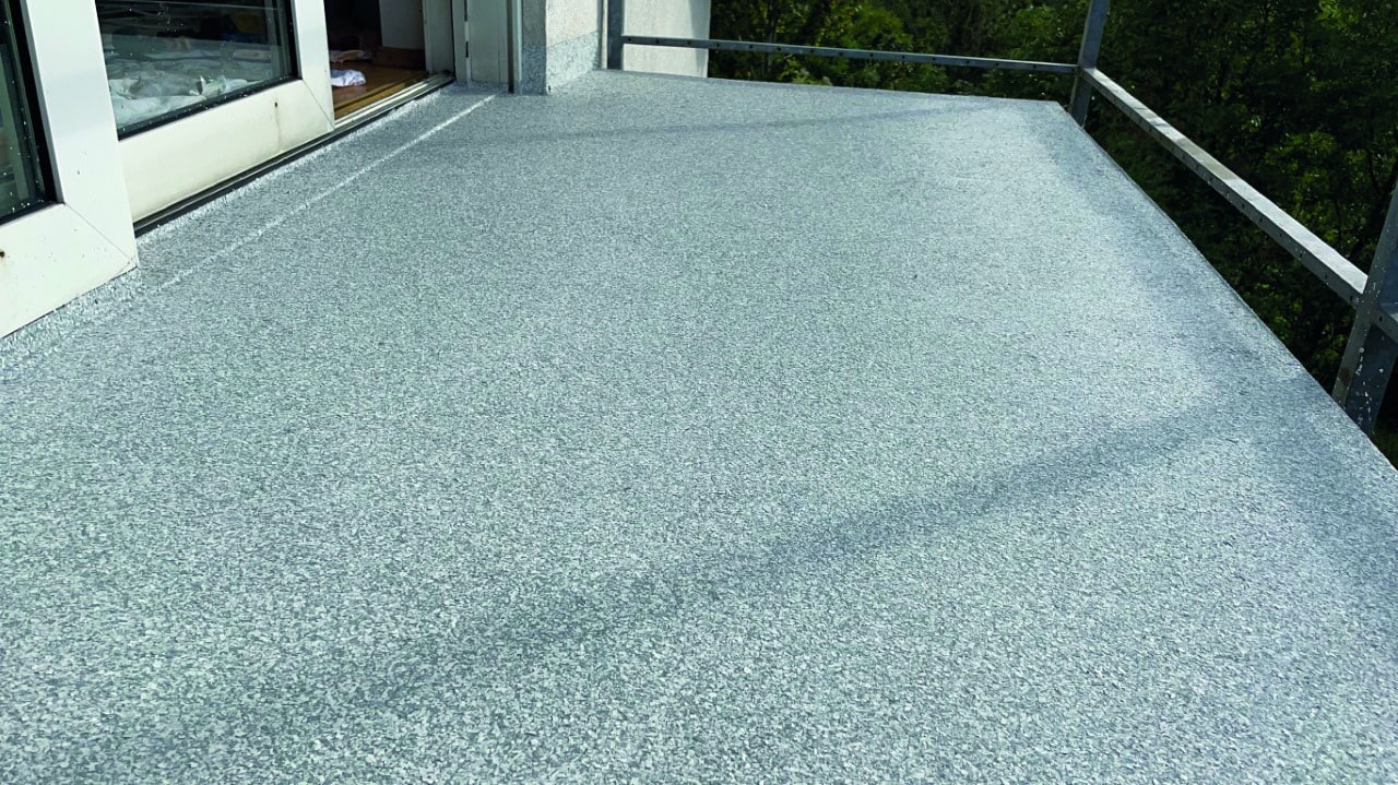 Frisch beschichteter Garagenboden mit Epoxidharz — bautenschutz katz Bodenbeschichtung Nürnberg