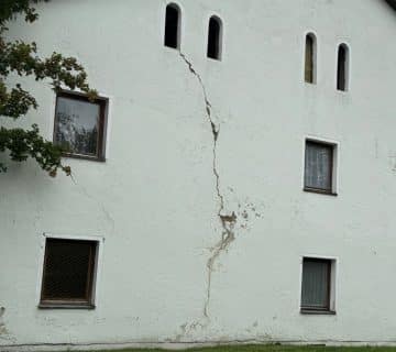 Risse im Mauerwerk